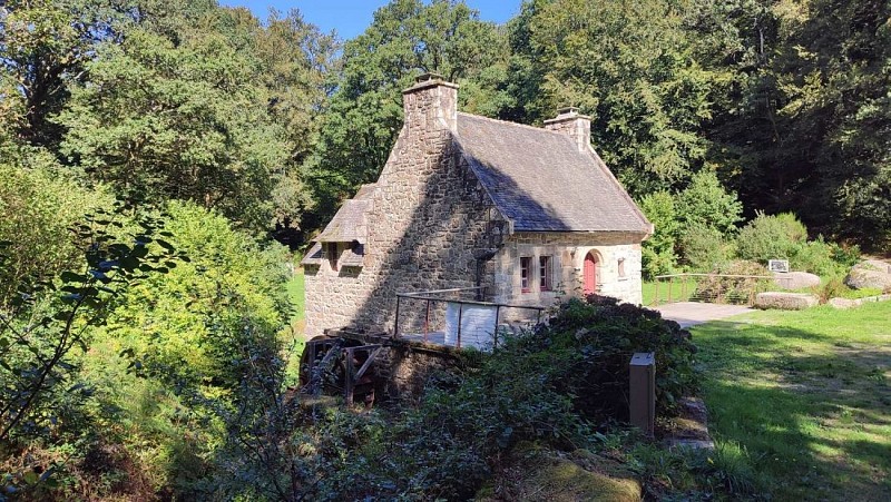 Le moulin | Bulat Pestivien