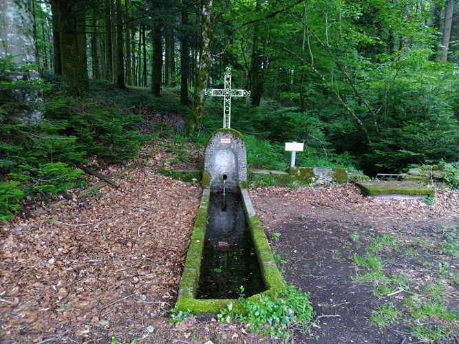 The fountain of Artigues trail