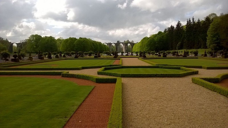 Jardins du chateau de Maintenon et l'aqueduc