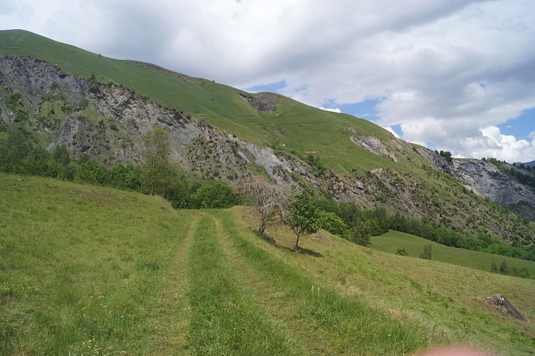"La Rochette et les Trois Croix" path