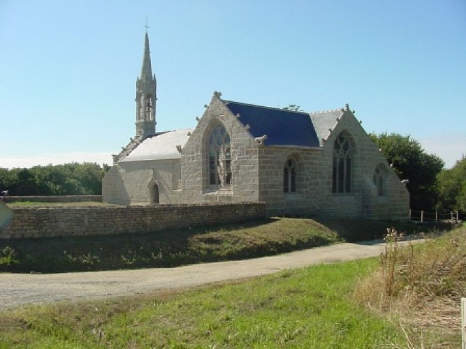Le Guilvinec côté pierre - Chapelle, fontaine, four à pain, menhir, chateau de Kergoz