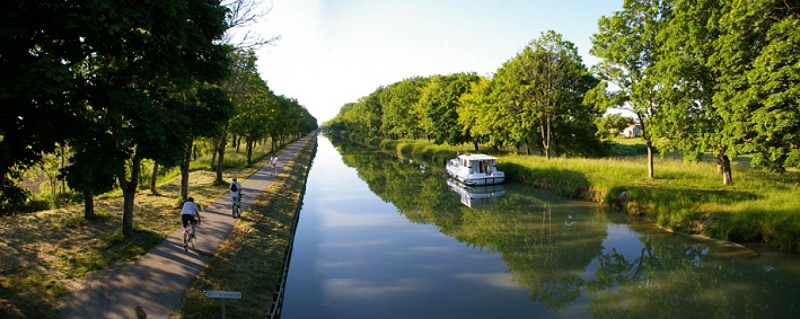 The Green Bike Route of the Canal des Deux Mers Voie Verte