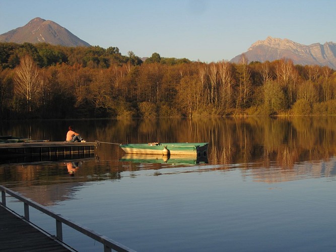 Easy-going walk: Lakeside path and Randocroquis art path on the banks of the Coisétan