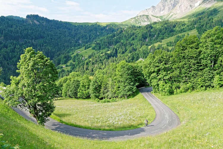 De Col des Aravis opfietsen