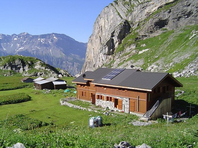 Hiking itinerary: Refuge and Vogealle lake