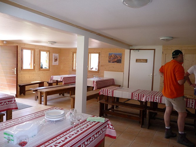 Hiking itinerary: Tour des Dents Blanches GR®P mini 4 days on foot - Stage 2: Refuge de Bostan-Tornay > Refuge de la Vogealle