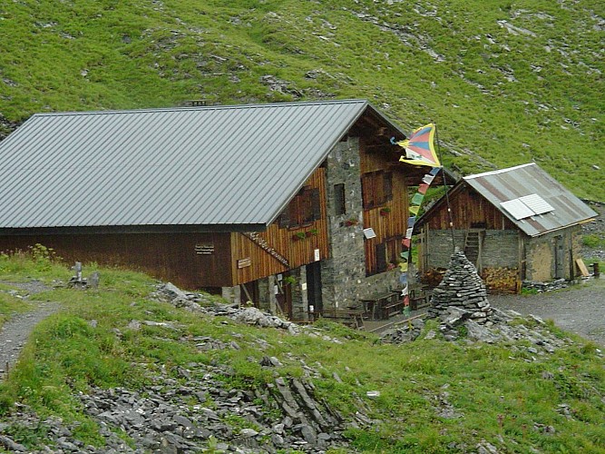 Tour of Mont Ruan. Emosson La Gueulaz – Refuge de Grenairon (1 974 m). Stage 1