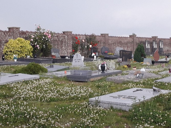 Villers-la-Ville: d'un cimetière à l'autre