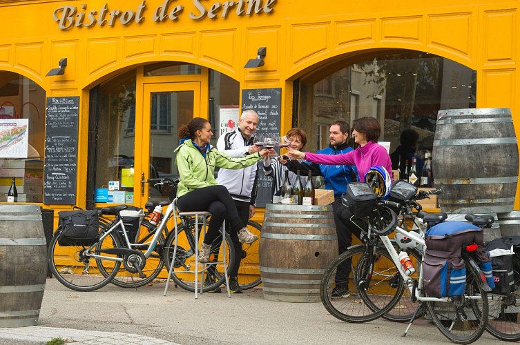 Repas de voyageurs à vélo au bistrot Serine à Ampuis