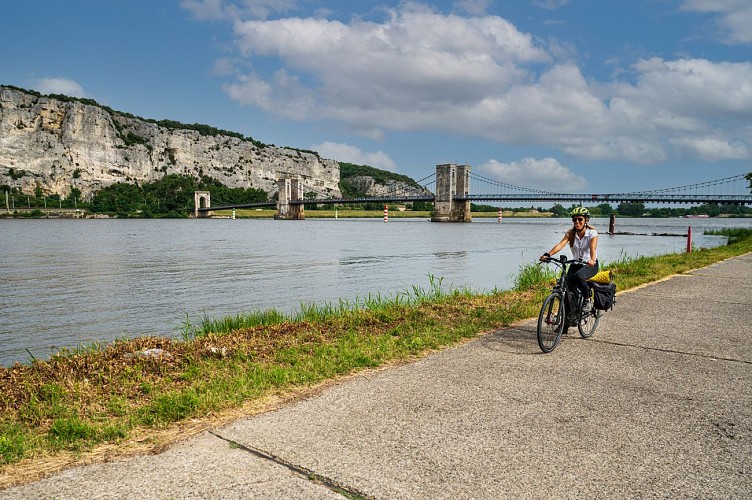 Viarhôna entre Viviers et Bourg-Saint-Andéol, pont du Robinet et défilé de Donzère