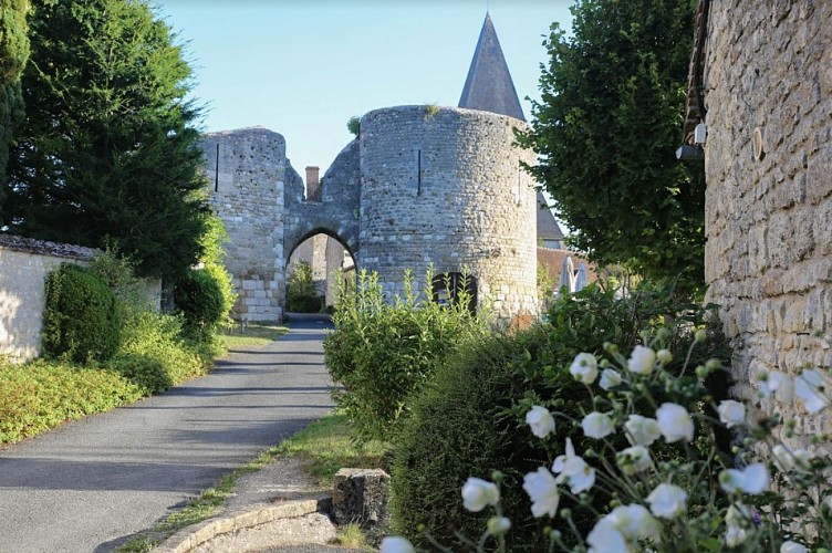 Circuit de Yèvre-le-Châtel et Yèvre-la-Ville, son château, son étang
