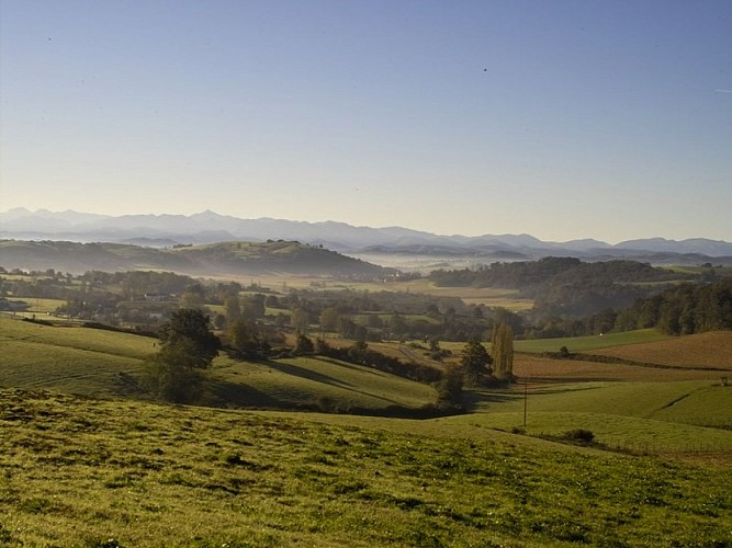 Arancou, vue sur les Pyrénées