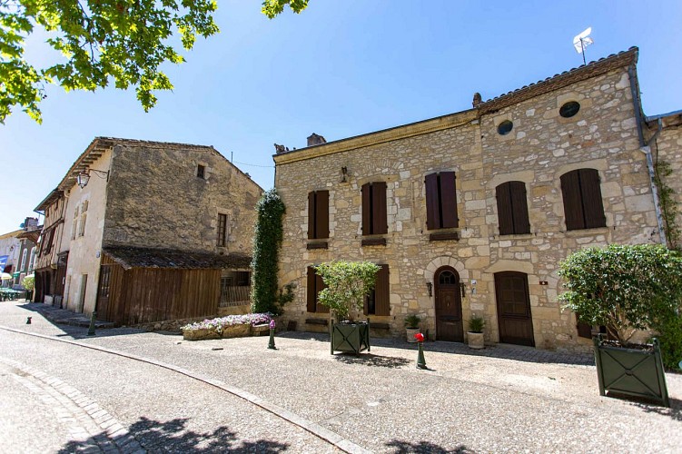 Place de l'Hôtel de ville - Gensac