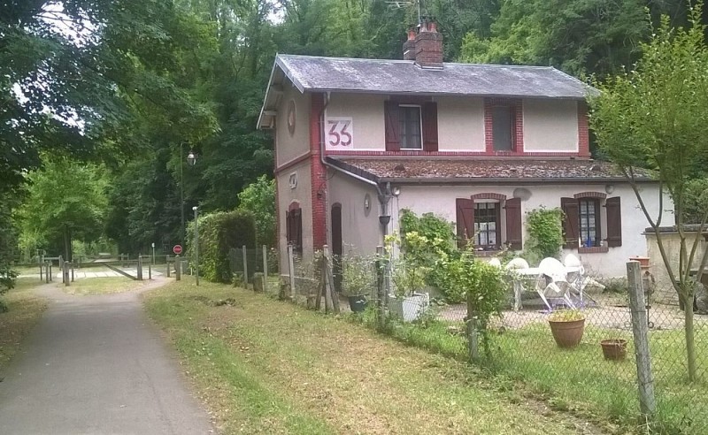 Voie verte et ancienne maison de garde barrière