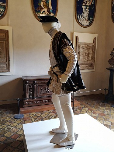 Ecouen - Musée de la Renaissance - Tenue d'Henri II