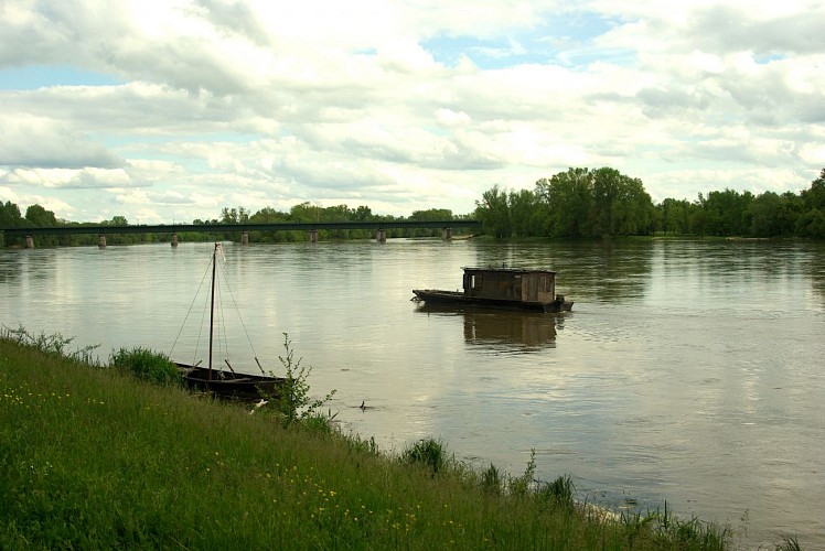 LA LOIRE à BRIARE-Circuit des Bords de Loire-OT Terres de Loire et Canaux IRémy