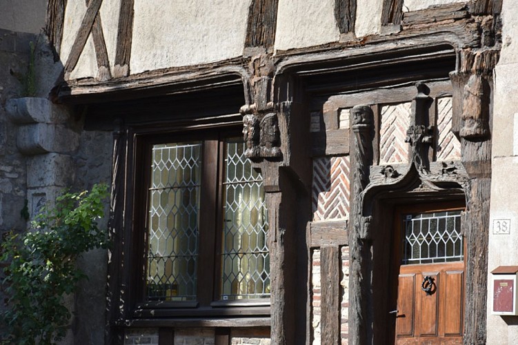 Ouzouer sur Trézée - maison pans de bois - 1er août 2018 - OT Terres de Loire et Canaux - IRémy (37)