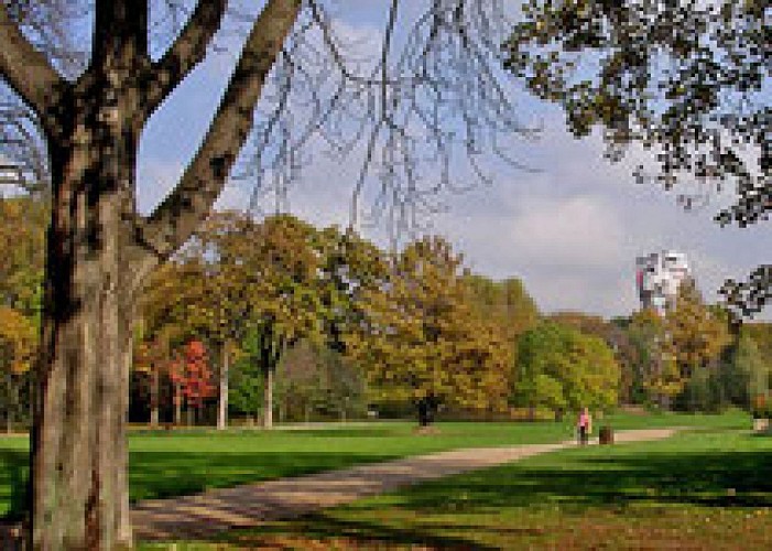 Parc de l'Ile Saint-Germain, tour Dubuffet