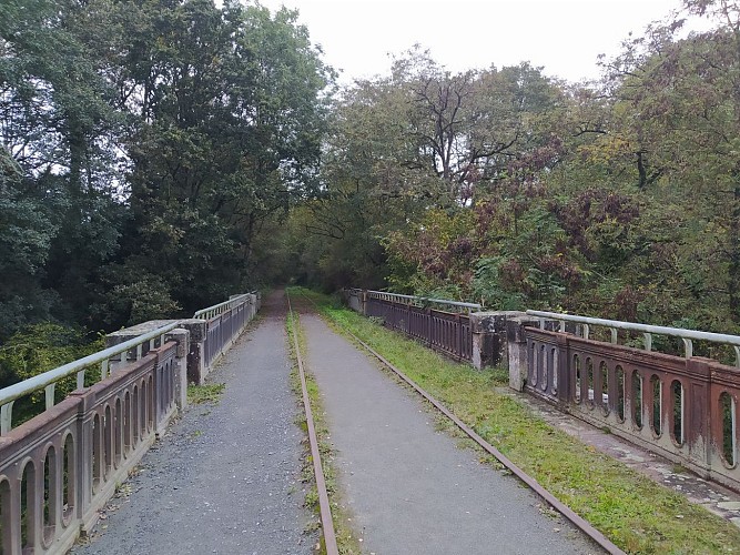 AMBRIERES LES VALLEES - Circuit Le Gué de Gênes