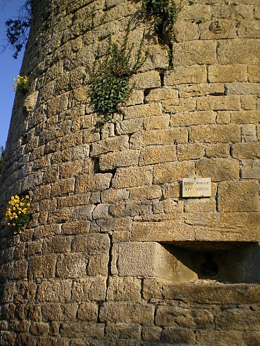 Le tour des remparts de Vézelay à pied (30 minutes)