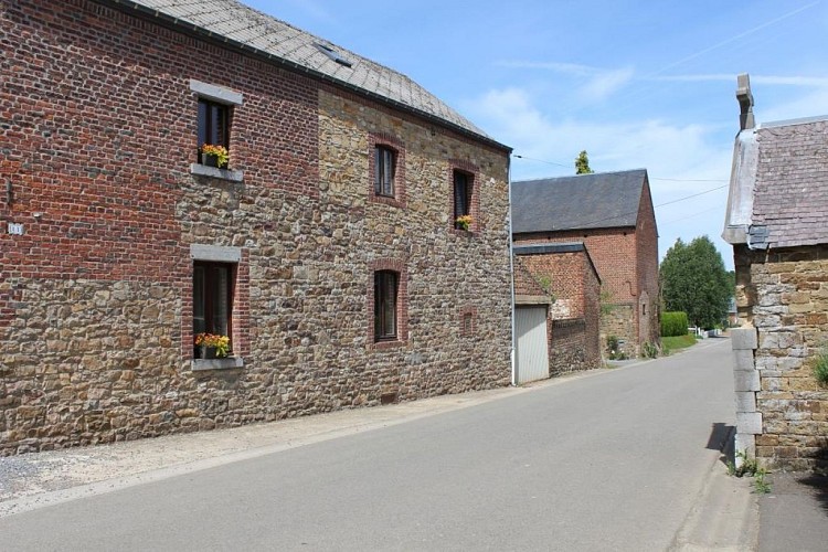 Courrière-Rue Trieu d'Avillon©OTA - C