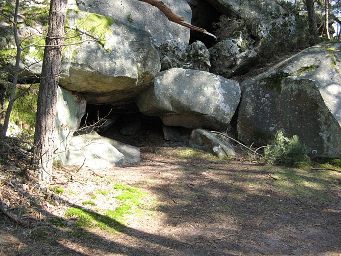 Fontainebleau. Fairy Pond and Beatrice Cave