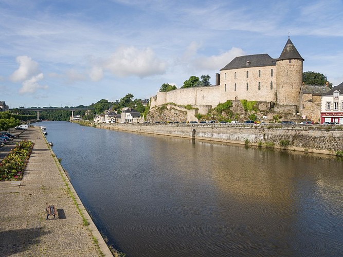 MAYENNE - D'UNE RIVE À L'AUTRE