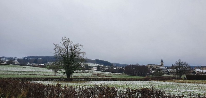 Vue sur le village de Luzy