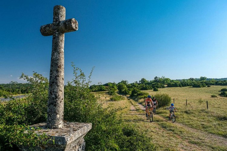 La croix de Cazejourdes