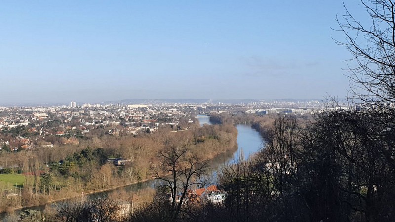 Rueil Boucle Train Station