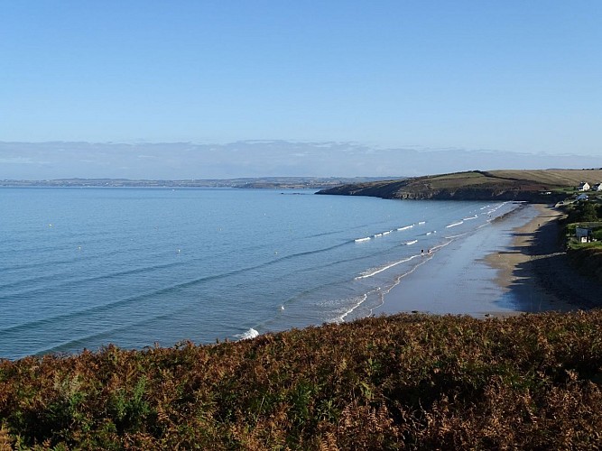 La plage de Kerdrel depuis le Calvaire de Beg ar Garreg