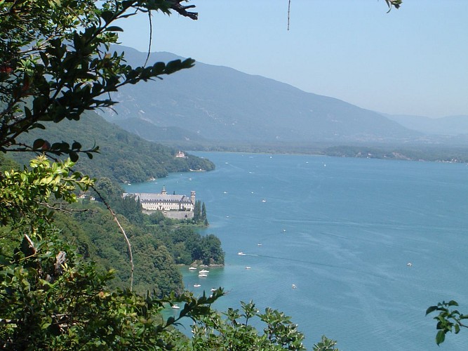 randonnée-bourdeauhautecombe-aixlesbainsrivieradesalpes-vueabbaye