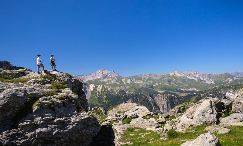 Children on the Grand Bec refuge circuit (via Fontaine Froide) - Planay