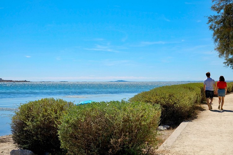 PROMENADE_COUPLE_LAGUNE-K_PROSNIER_OT-THAU-5095-1200px