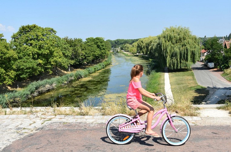 Briare - canal enfant Loire à vélo