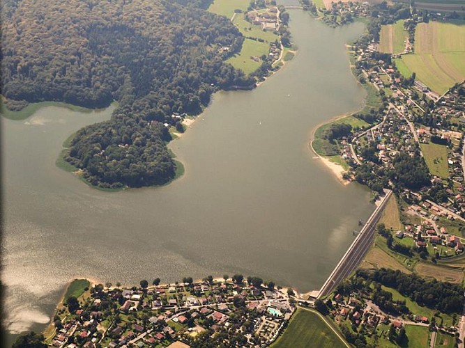 TOUR DU LAC DE BOUZEY WEG