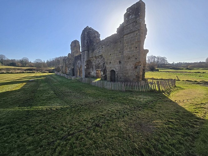 LANDIVY - Sentier des ruines de l'Abbaye - N°14