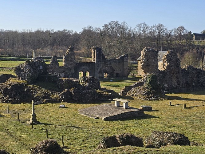 LANDIVY - Sentier des ruines de l'Abbaye - N°14