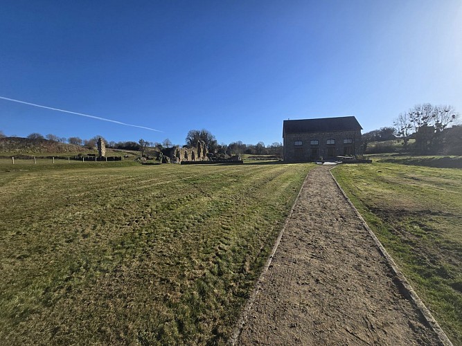 LANDIVY - Sentier des ruines de l'Abbaye - N°14