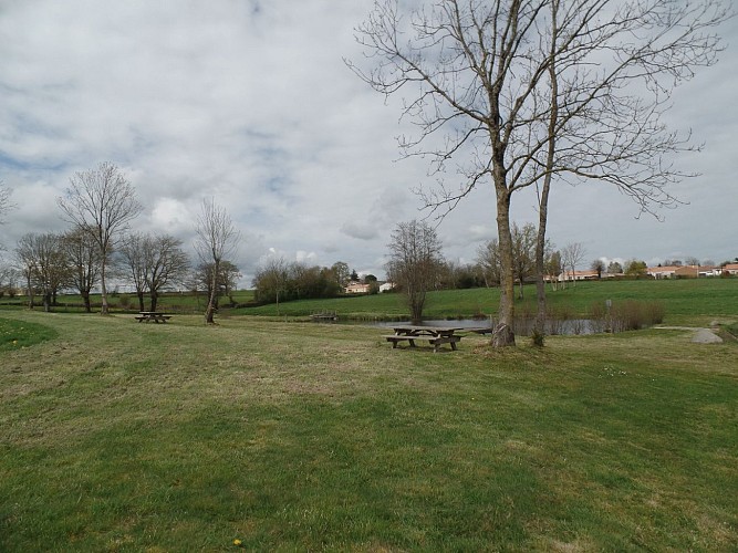 CIRCUIT PÉDESTRE LE SENTIER ENTRE LAY ET SÈVRE