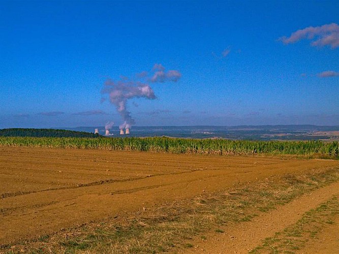 Vue sur la centrale électrique de Cattenom, entre Rustroff et Kirsch-les-Sierck