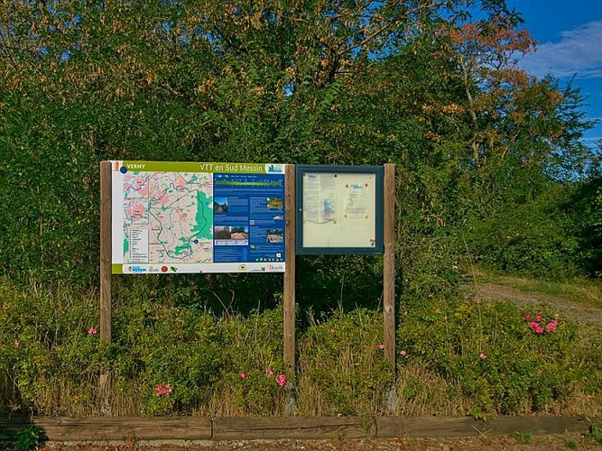 Départ du circuit, les Hauts Chênes