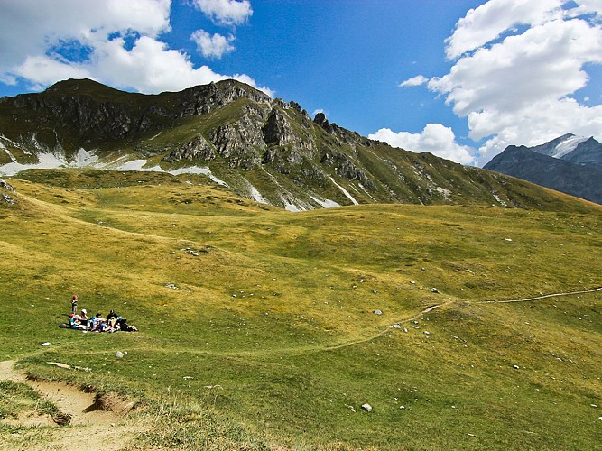 Chapel Notre Dame des Vernettes to the Col de l'entreporte