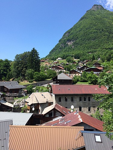 Walking tour of the banks of the Foron and the ancient village