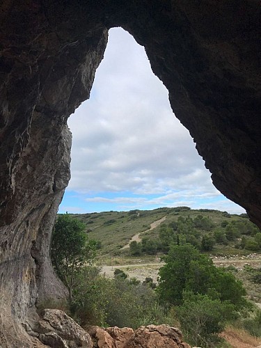 Entrée de la grotte du col de Gigean