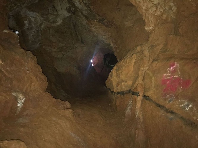 Intérieur de la grotte du col de Gigean