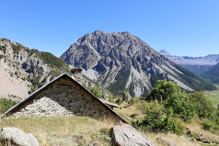 L'Alp du Pied et la Chapelle Sainte-Marie-Madeleine_Cervières