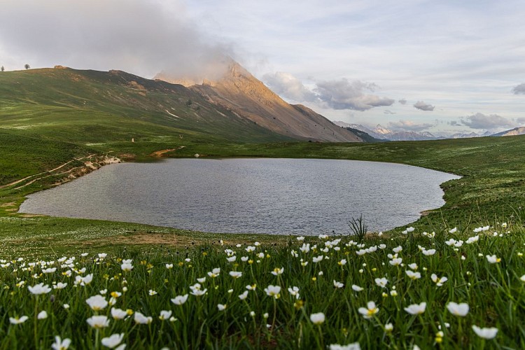 Col des Thures and Lac Chavillon
