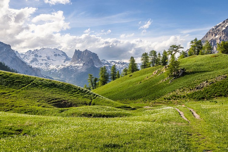 Col des Thures and Lac Chavillon