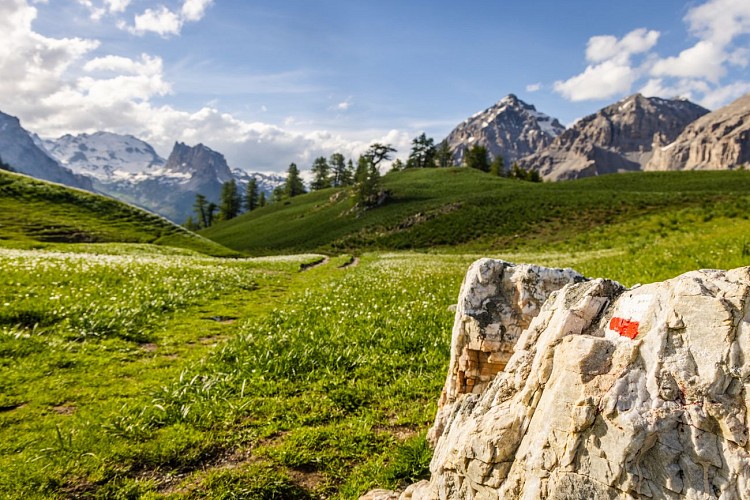Col des Thures and Lac Chavillon